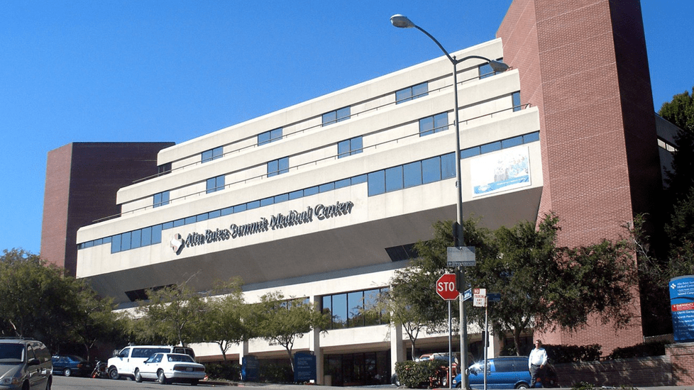 1,800 Nurses Vote To Strike at Alta Bates Summit Medical Center in Oakland CA