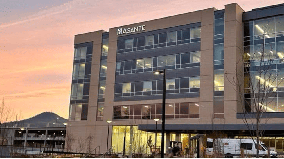 Oregon Hospital Demands Nurses Sign Waivers to Block Overtime Bonuses, Incentive Pay