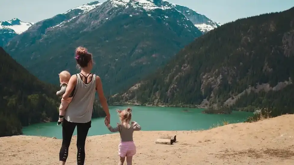 travel nursing with kids as a single mom