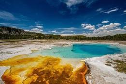 Thermal pool at Yellowstone National Park in Wyoming
