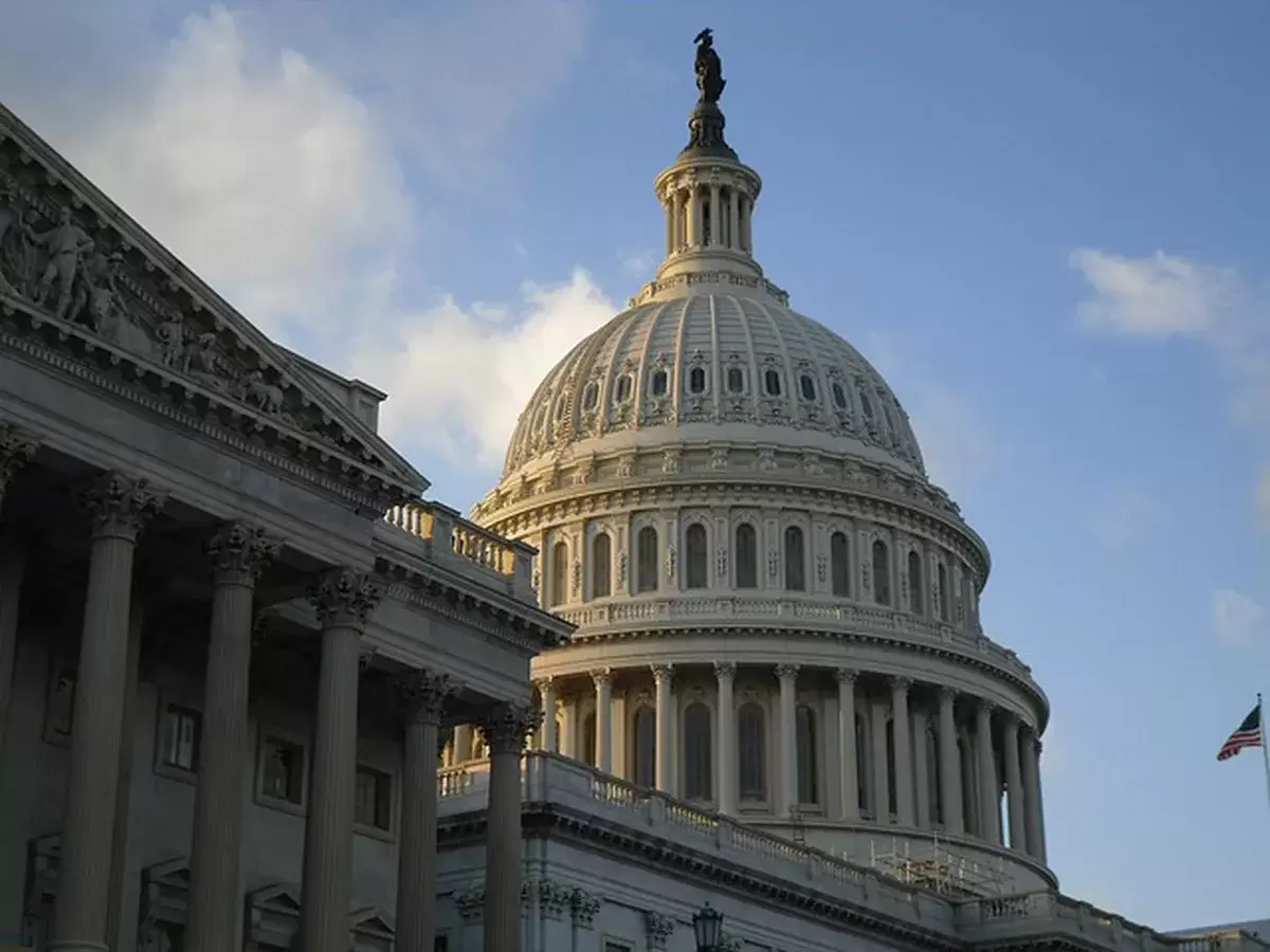 Silhouette of US capitol building at dusk