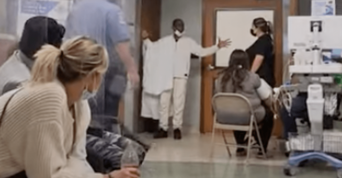 Baylor Hospital ER Worker Held Hostage By Man With Knife